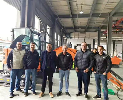 Braziliaanse klant bezoekt intelligente apparatuur van Ant Cloud om samenwerk...